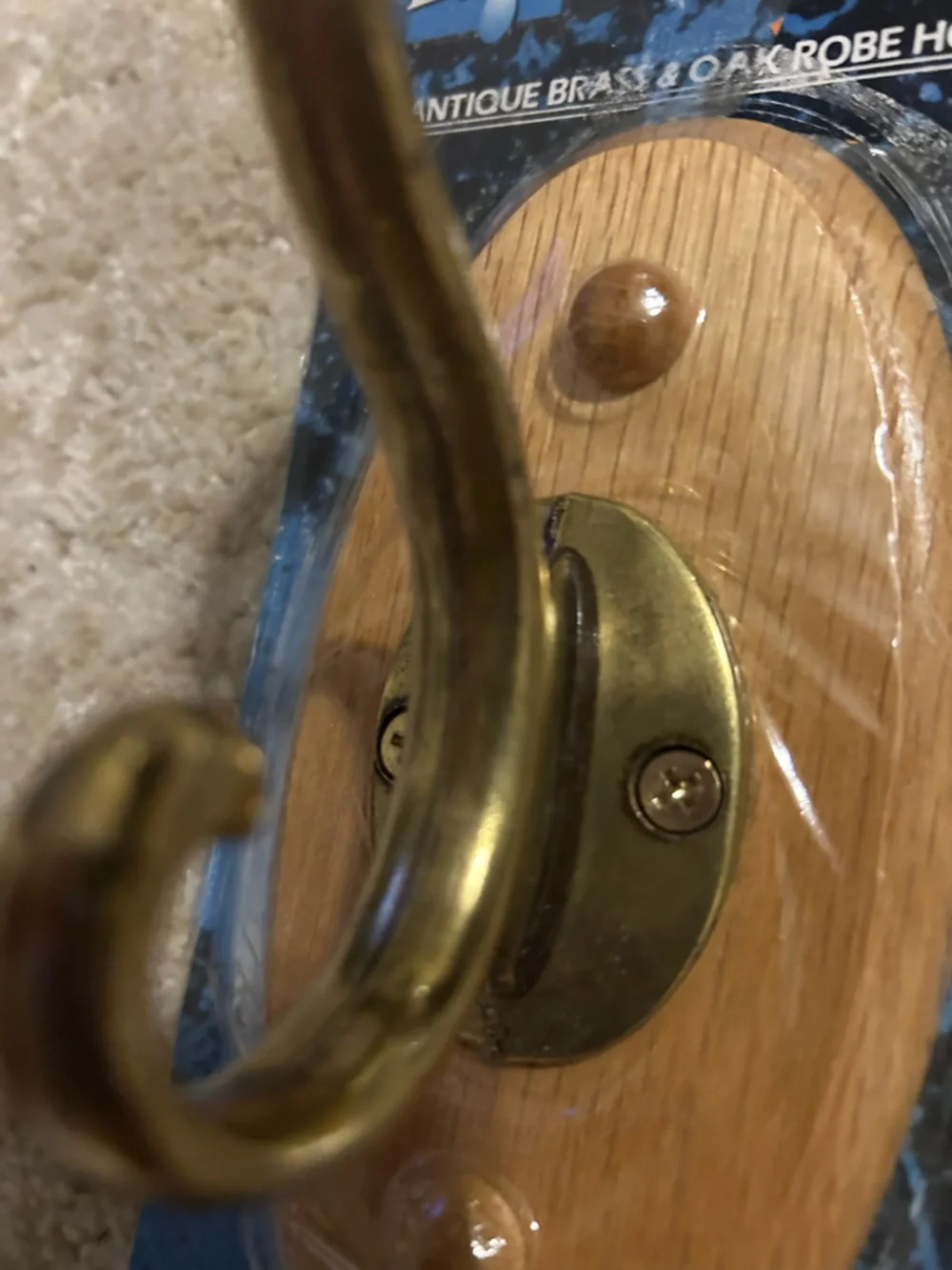 NWT 4 hooks.  2 oak antique brass  w/ hardware & 2 plastic over the door hooks.